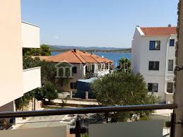 Boasting garden views, wohnung in der nähe zum strand features accommodations with a restaurant, around 1,650 feet from sellin south beach. Immobilien Betina Zwei Wohnungen Zu Verkaufen Ab 758 Mirakul