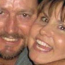 Is there a live band at Hammerheads or Hair of the Dog tonight?