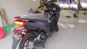 Penyematan lampu led di semua sistem pencahayaan menghadirkan kesan ekslusif pada honda vario 125. Review Honda Vario 125 Iss Cbs Warna Terbaru Matte Blue 2019 Youtube