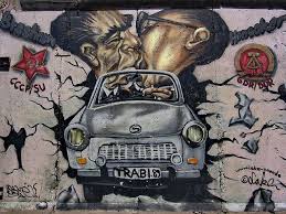 Mein Gott Hilf Mir Diese Tödliche Liebe Zu überleben Berlin Wall Art Trabant East Side Gallery Berlin Wall Street Art