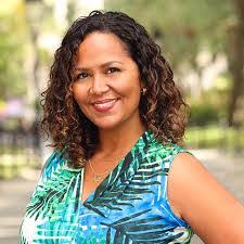 Elizabeth Alicea's Instagram, Twitter & Facebook