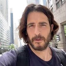 Hi guys! Kinda new in D4. Just wanna ask what's the best meta for sorc this  current season? Thanks in advance! :)