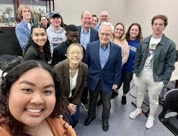 Thank you to former Nashville Congressman Bob Clement for visiting @mtsu  this week. During his visit, Clement toured the @mtsugorecenter and spoke  to Kent Syler's @mtsupoliticalscience & @mtsusociology EXL class.  #experientiallearning #liberalarts #