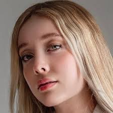 Alecia Gonzalez's Instagram, Twitter & Facebook