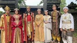 Sebelum kita masuk ke pembahasan berapa nomor wa alwi assegaf yang asli, mari kita bahas dulu profil dan biodata dari alwi assegaf.alwi assegaf merupakan artis yang sudah mengawali karirnya di dunia hiburan sejak dia masih kecil. Kembalinya Raden Kian Santang Jadi Sineton Kolosal Nomor Satu Tribunnews Com Mobile