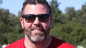 Big tippers: Alaska man joins push to aid restaurant workers