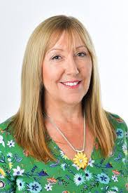 Rosalind Grace's Instagram, Twitter & Facebook