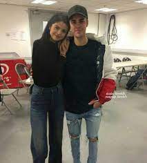 Selena and justin always talked about collaborating when they were together, a source exclusively tells hollywoodlife.com, and selena even has about 3 or 4 song fragments stored on her ipad from when they would write together. Pin By Nicolle Limo On Jelena Justin Bieber Selena Gomez Bieber Selena Justin Bieber And Selena