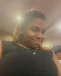 Shannon Lowery's Instagram, Twitter & Facebook