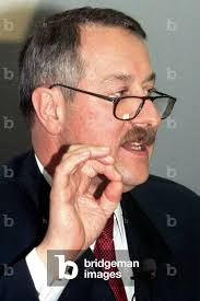 Image of ROLF MEYER GESTURES AT A NEWS CONFERENCE IN BASLE, 1998-11-10