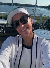 Don't miss the latest episode of Vida Tennis with the incredible  @adamblicher! Tune in to learn how he masterfully blends teaching, coaching  and psychology. Adam emphasizes the need for commitment over motivation,