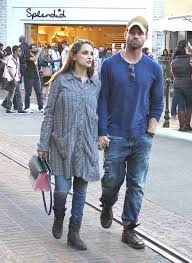 Ray has written several cookbooks based on the 30 minute meals concept, and launched a magazine every day with rachael ray, in 2006. Rachael Leigh Cook And Daniel Gillies Hawtcelebs