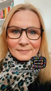 Heute kannst du einen Hoodie aus meinem Merchandise-Shop gewinnen! Mit  inspirierenden Aufdrucken wie I am Love, I am Aligned oder Ho'oponopono  wird dieser Hoodie nicht nur zum Lieblingsstück, sondern auch zu einer  täglichen Erinnerung daran ...