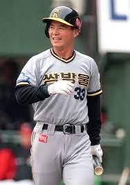 1990시즌 1년 간은 2군 리그에 참여한 뒤, 1991년 4월 5일 빙그레 전에서 본격적으로 1군 무대에 첫 선을 보였다. ê¹€ê´'ë¦¼ ì•¼êµ¬ ë‚˜ë¬´ìœ„í‚¤