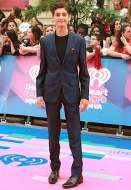 Although he is american by birth, he belongs to tunisian jewish and greek jewish ancestry. David Mazouz Body Measurements Stats Cute Celebrity Guys Gotham Bruce And Selina Bruce And Selina