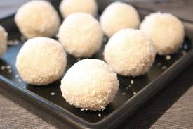 No Bake Vegane Kokos Schneeballe Rezept Schneeballe Rezept Rezepte Essen Und Trinken