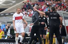 Wenn eine mannschaft wie gladbach beschissen wird, wird eine staatsaffäre draus. Vfb Stuttgart Gegen Holstein Kiel Holger Badstuber Nennt Schiedsrichter Muschis Vfb Stuttgart Stuttgarter Zeitung