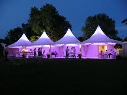 Tolle Zeltkulisse Pagodenzelte Und Pavillons Bei Nacht Gesehen Auf Http Pagodenzelt Kaufen De Hochzeitszelt Pagodenzelt Hochzeit