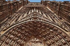 Der bau der romanischen kathedrale, von der heute nur noch die krypta sowie die umrisse auf dem boden erhalten sind. Das Strassburger Munster Office De Tourisme De Strasbourg Et Sa Region