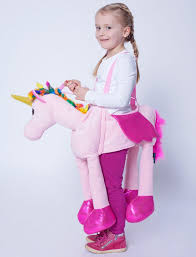 Es ist ein weißes pferd mit einem langen, spitzen horn auf der stirn und langer mähne. Einhorn Zum Umhangen Kind Deiters Madchen Kostum Karneval Fasching Outfit Mottoparty Mottoparty Halloween Kostume Kinder Madchen Kinder Kostum