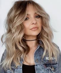 Round faces feature the width that is almost equal to the height with little to no angles defining the forehead and jawline. 40 Classy And Flattering Haircuts For Round Faces Babydoll Couture Glam