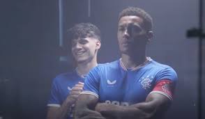 E singurul roman lider in vestul europei. Daily Record Sport On Twitter Watch Rangers Stars Give Their Castore Kit Verdict As Ianis Hagi Cracks Up In Ibrox Trophy Room Https T Co Uavywjhvuw Https T Co Xc34pqwr2i