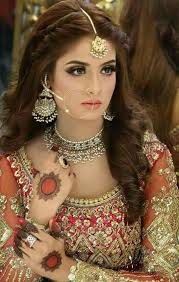 Beauty Of Being A Bride Pakistani Bridal Hairstyles Pakistani Bridal Makeup Mehndi Hairstyles