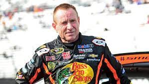 My cousin is 5'5 and has a picture with jeff, and he's taller than her.unless he was standing on a stool or something. Mark Martin Confused By Carl Edwards Decision To Walk Away From Racing