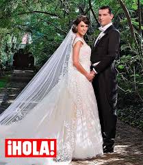 Jacqueline bracamontes y martín fuentes. Jacky Bracamontes Y Martin Fuentes Celebran El Cuarto Aniversario De Su Magica Boda