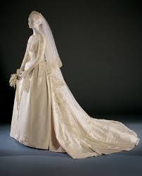 To accomplish this, we've organized thousands of wedding gowns by silhouette, fabric, length, waist style, price & more, and connected them to our intuitive interface to make the process smooth as possible. Philadelphia Museum Of Art Grace Kelly S Wedding Dress