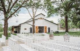 26 Beautiful Barn Wedding Venues In Kansas City Farmhouse Wedding Venue Barn Wedding Venue Kansas City Wedding Venues