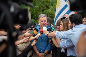 Yamandú Orsi visita a José Mujica tras su victoria en Uruguay