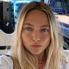 Kara Richmond's Instagram, Twitter & Facebook