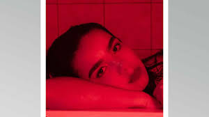 Julia Calvin regresa con su nuevo sencillo Let it Rain