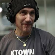 The guitars, strings, amps & pedals of the world's best artists