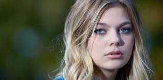 Born 26 november 1996), known by her stage name louane emera (lwan emɛʁa) or simply louane, is a french singer and actress. Sangerin Louane Und Ihr Hit Avenir Sz Magazin