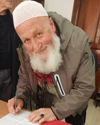 Güzel yürekli Arif abim "Zulme karşı mazlumun yanındayım" diyerek  babaocağımız CHP'ye üye oldu. Yüreğine sağlık güzel insan. Aramıza hoş  geldin, bizlere onur ve güç verdin. Söz verdiğim gibi, İstanbul'dan döner  dönmez rozetini