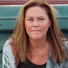 Laura Munson's Instagram, Twitter & Facebook