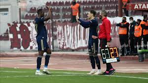 Yeni sezon formanı, arkasında dilediğin forma numaran ve ismin ile birlikte oluşturup anında sipariş verebilirsin. Fenerbahce Mesut Ozil In Ilk Kez Forma Giydigi Hatayspor Macini Iki Golle Kazandi Anadolu Ajansi