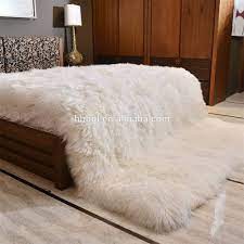 Darüber hinaus bietet billerbeck außerdem decken an, die mit kamelhaar oder sogar reiner wildseide gefüllt sind. Luxus Hause Schaffell Flauschigen Fell Bett Decke Wirft Dicke Weiche Haare Chinchilla Bett Wirft Zuruck Wildleder Futter Buy Schaffell Bett Decke Flauschigen Fell Bett Decke Benutzerdefinierte Pelz Dekorative Product On Alibaba Com