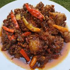 Seperti halnya masakan berbumbu rica lainnya, rica rica daging ini mempunyai cita rasa yang pedas, gurih dengan daging yang empuk dan bumbu yang meresap, menggugah selera siapapun yang menyantapnya. Resep Membuat Daging Masak Pedas Ala Yummy Cocok Buat Idul Adha