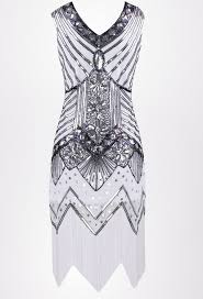 Tenue de cockail inspirée de par gatsby est idéale pour aller à une soirée de thème 1920s où vous devez vous habillée de façon très chic. Robes De Fete Vintage Charleston Pour Toutes Les Occasions Ceremonies Et Soirees