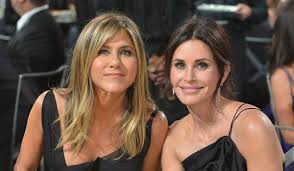 10 760 просмотров • 21 дек. Jennifer Aniston Reunites With Courteney Cox Inside Star S Stunning Malibu Mansion See Video Hello