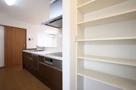 家事もお買い物帰りもスムーズになるキッチン奥に設けたパントリー インテリア 内装 インテリア ナチュラル 内装