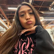 Who stays in Santa Ana Ca🍊🍊