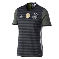 5 ответов 21 ретвит 296 отметок «нравится». Das Grune Deutschland Trikot Von 1990 Bis Heute 2018