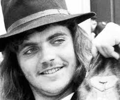 Jose Savinon's Instagram, Twitter & Facebook