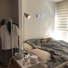 ルームちゃんねる 公式 on instagram シンプルなお部屋 デジタルの掛け時計が素敵 photo by hn ney いいね フォローよろしくお願いします room channel では タグ インテリア 家具 部屋 インテリア 1人部屋