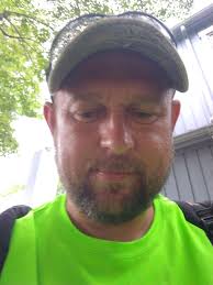 HELLO I'm located in Connecticut and I'm single.... Ladies and couples send  me a message.. I'm looking for friends and more......