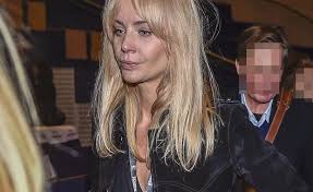 Piękna prowadząca dzień dobry tvn ostatnio opuszczała studio stacji w fantastycznej stylizacji, gdzie główną rolę zagrały kultowe jeansy! Agnieszka Wozniak Starak Can Still Count On The Support Of Friends